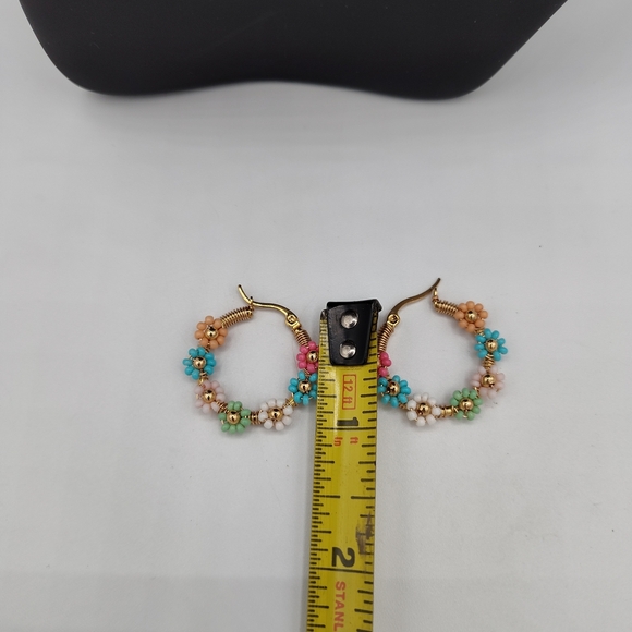 🎄NWOT Handmade Floral Hoop Earrings with Multicolor Accents - Picture 5 of 5